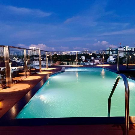 Q-White Crescent Hotel Kochi Exterior photo